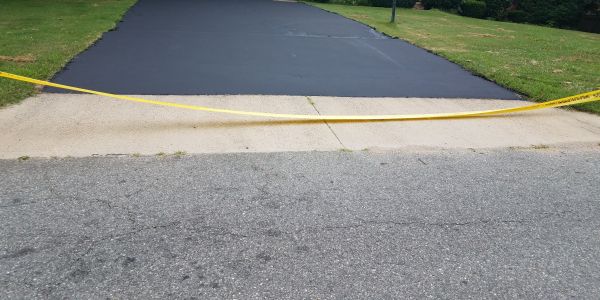 Driveway Sealcoating in Riverside